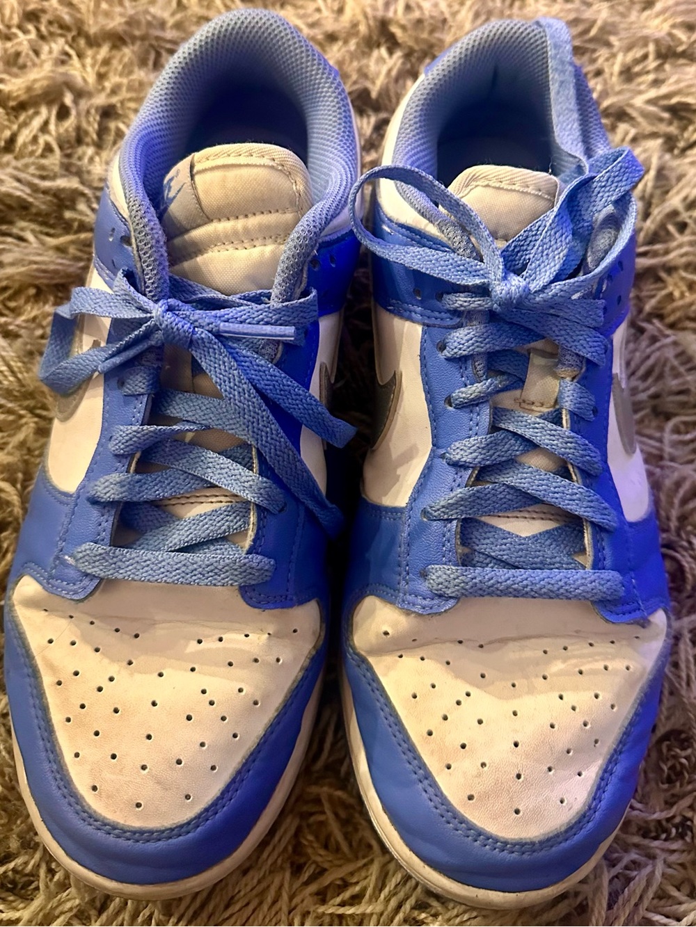 Nike Women’s White and Blue Sneakers - Size 9